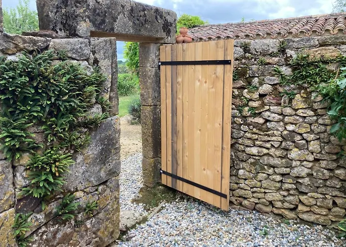 Les Roses Nyaraló Barjou